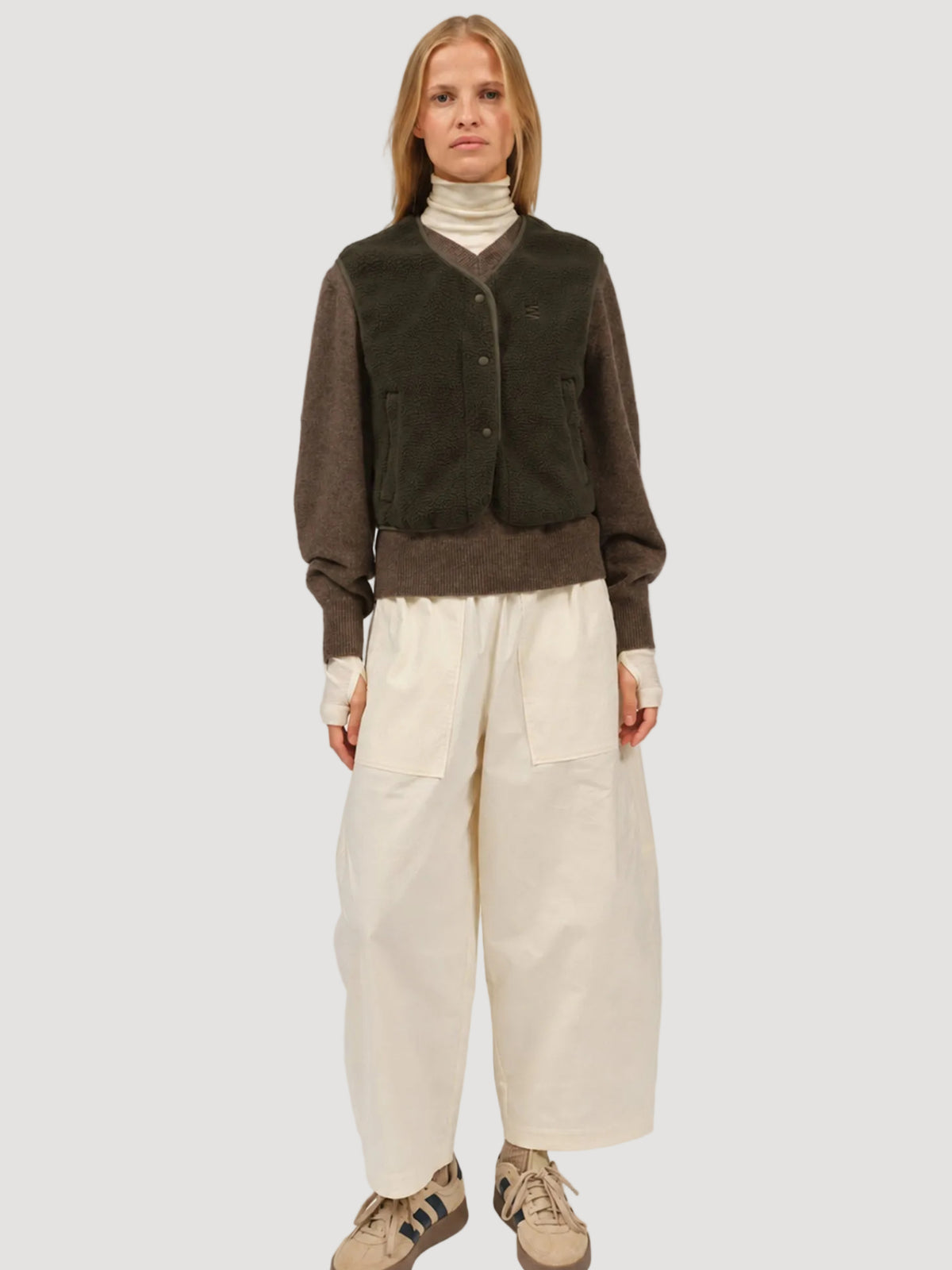 BELVA FLEECE VEST BLACK OLIVE